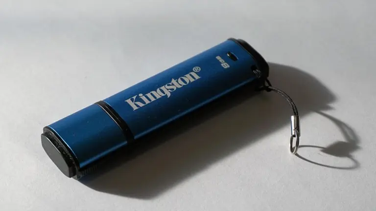 usb-stick-1023389_640